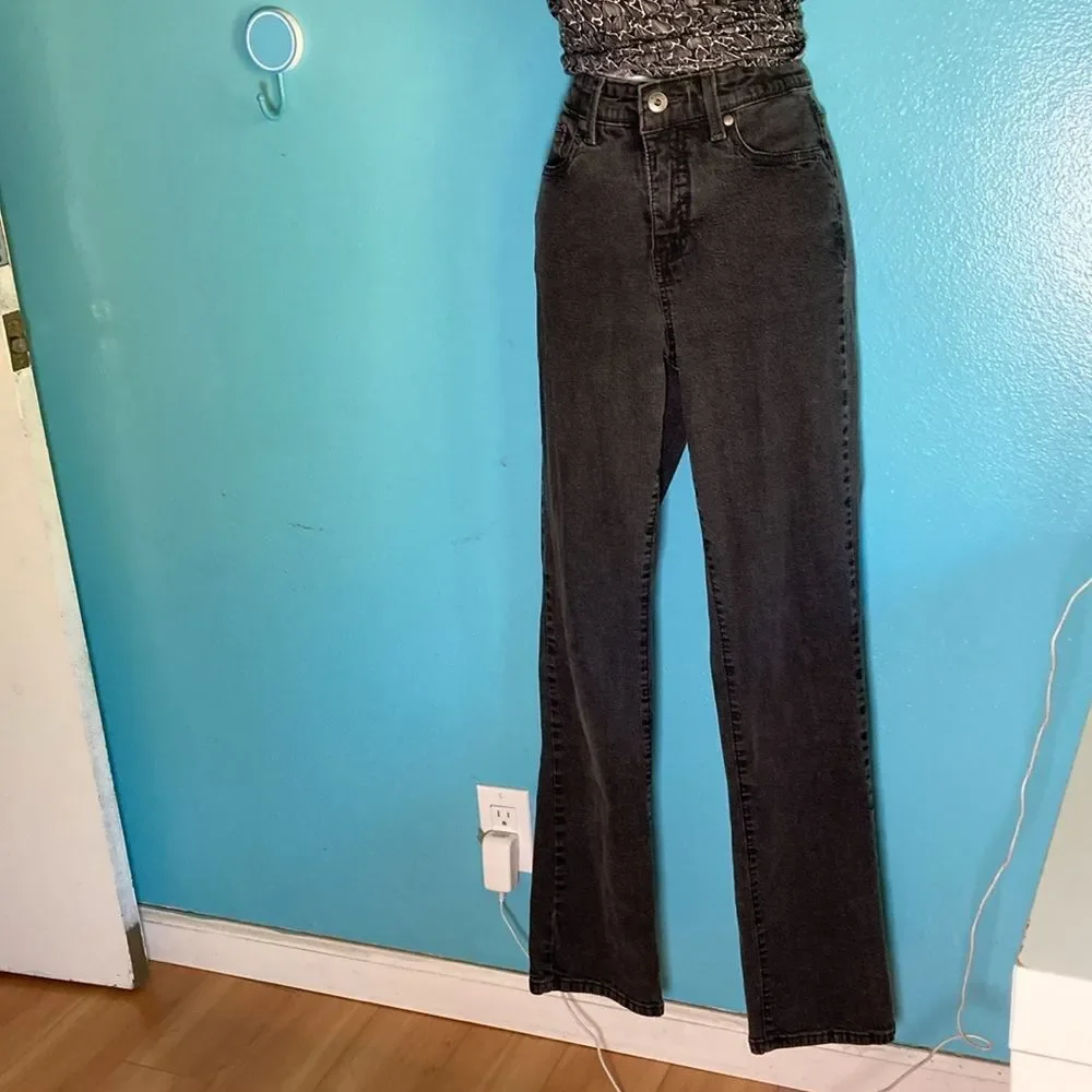Gloria Vanderbilt “The Perfect Fit” Black Wash Straight Leg Jeans Marked 8 Fit 4